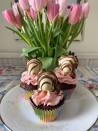 Chocolate Cupcakes with White Chocolate-Covered Strawberries